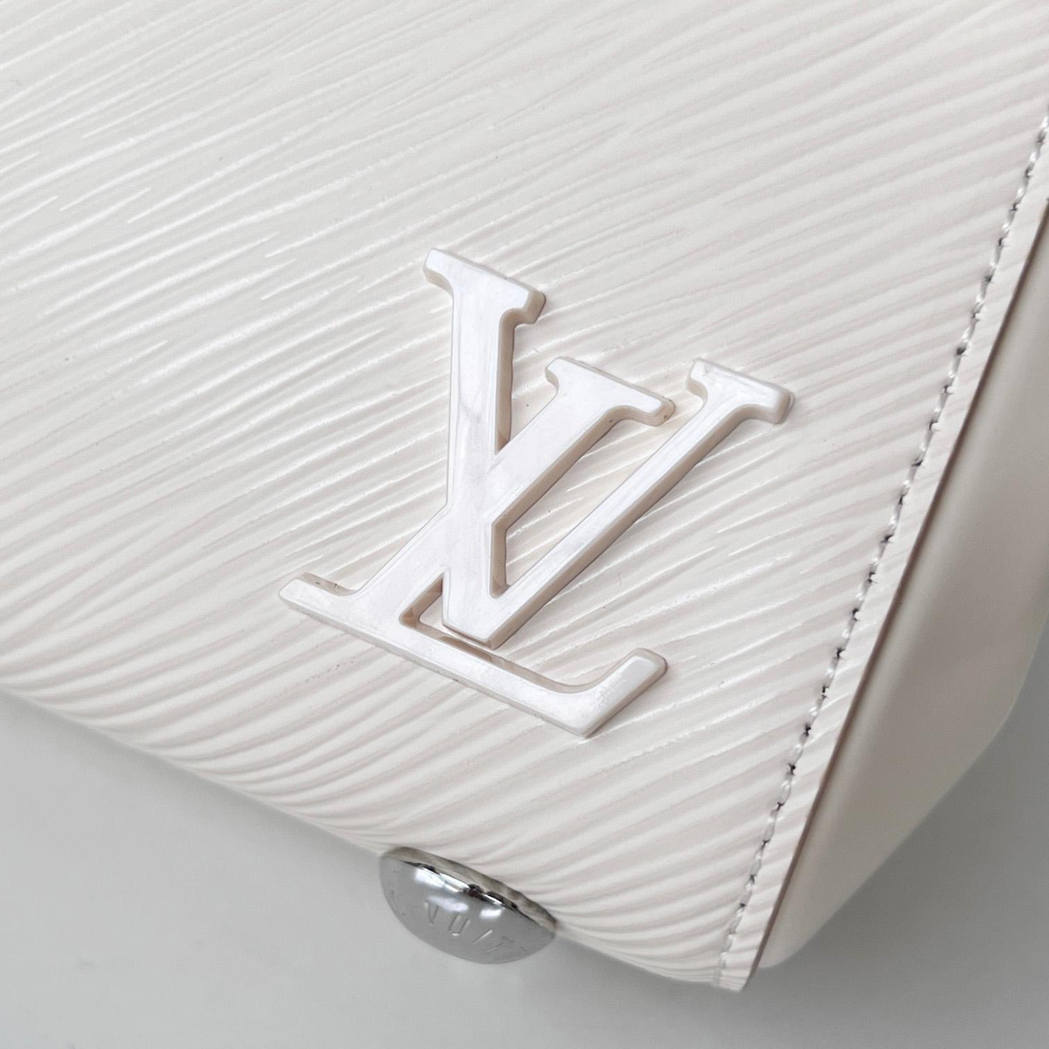 Louis Vuitton Cluny Mini (20 x 16 x 7.5cm)M58928 - FashionPlug