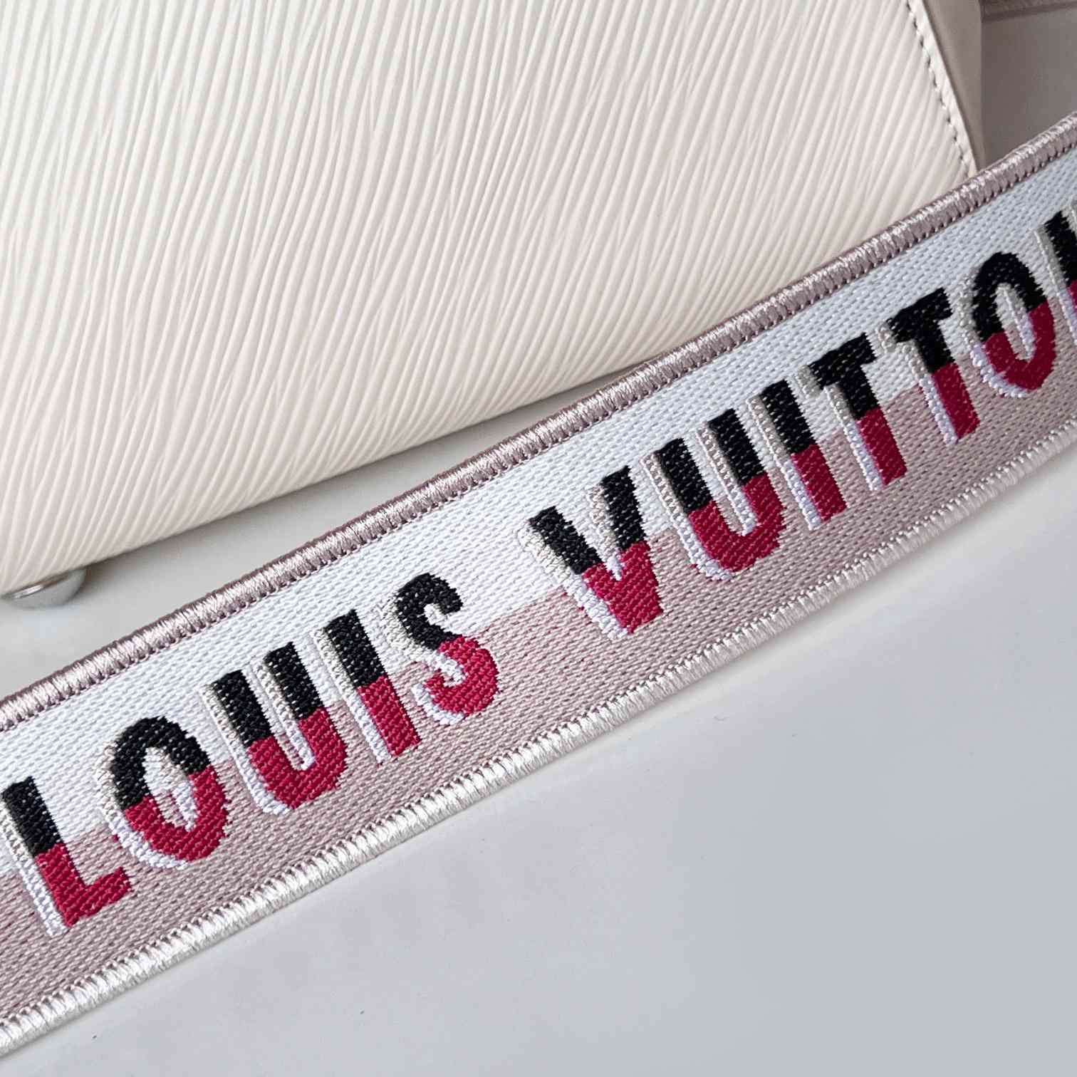 Louis Vuitton Cluny Mini (20 x 16 x 7.5cm)M58928 - FashionPlug