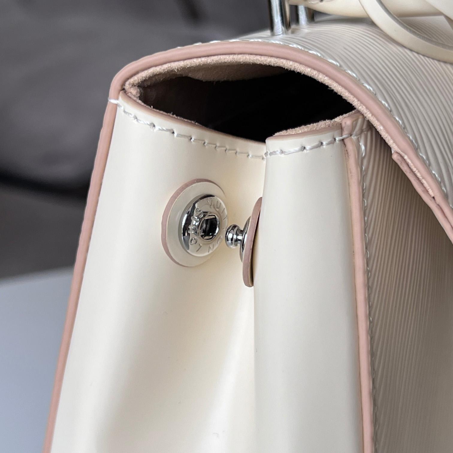 Louis Vuitton Cluny Mini (20 x 16 x 7.5cm)M58928 - FashionPlug