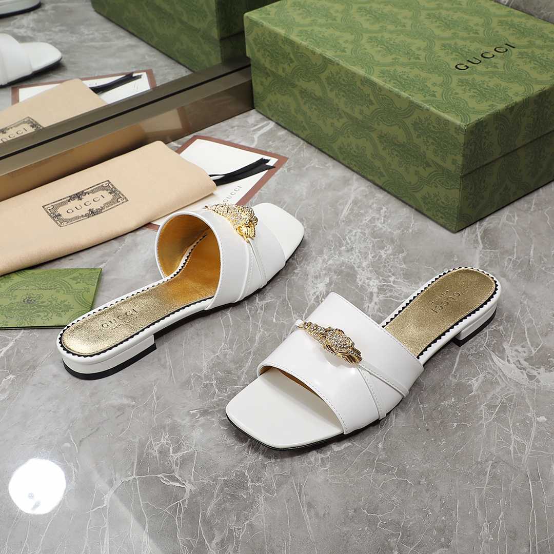 Gucci Women's Slide Sandal With Hardware - FashionPlug