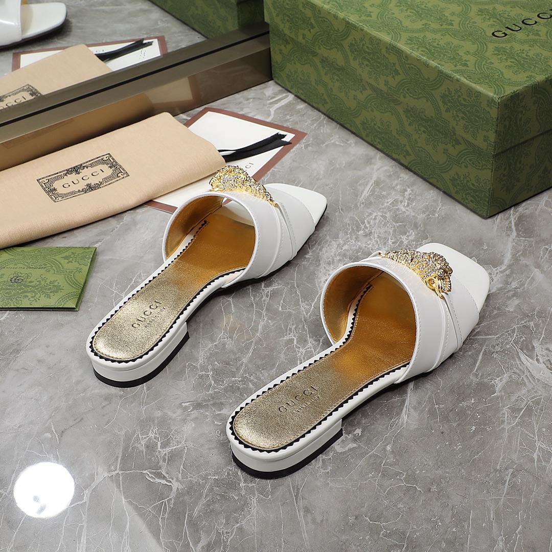 Gucci Women's Slide Sandal With Hardware - FashionPlug