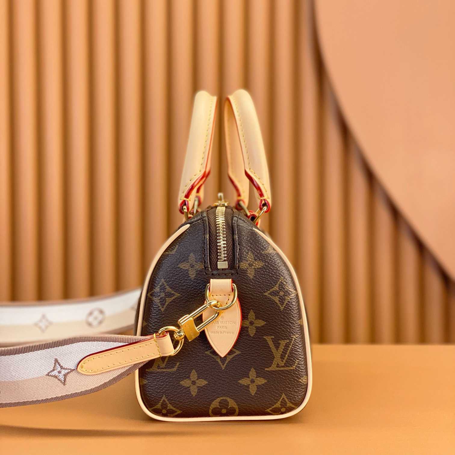 Louis Vuitton Speedy Bandoulière 20  (20.5 x 13.5 x 12cm)       M46222 - FashionPlug