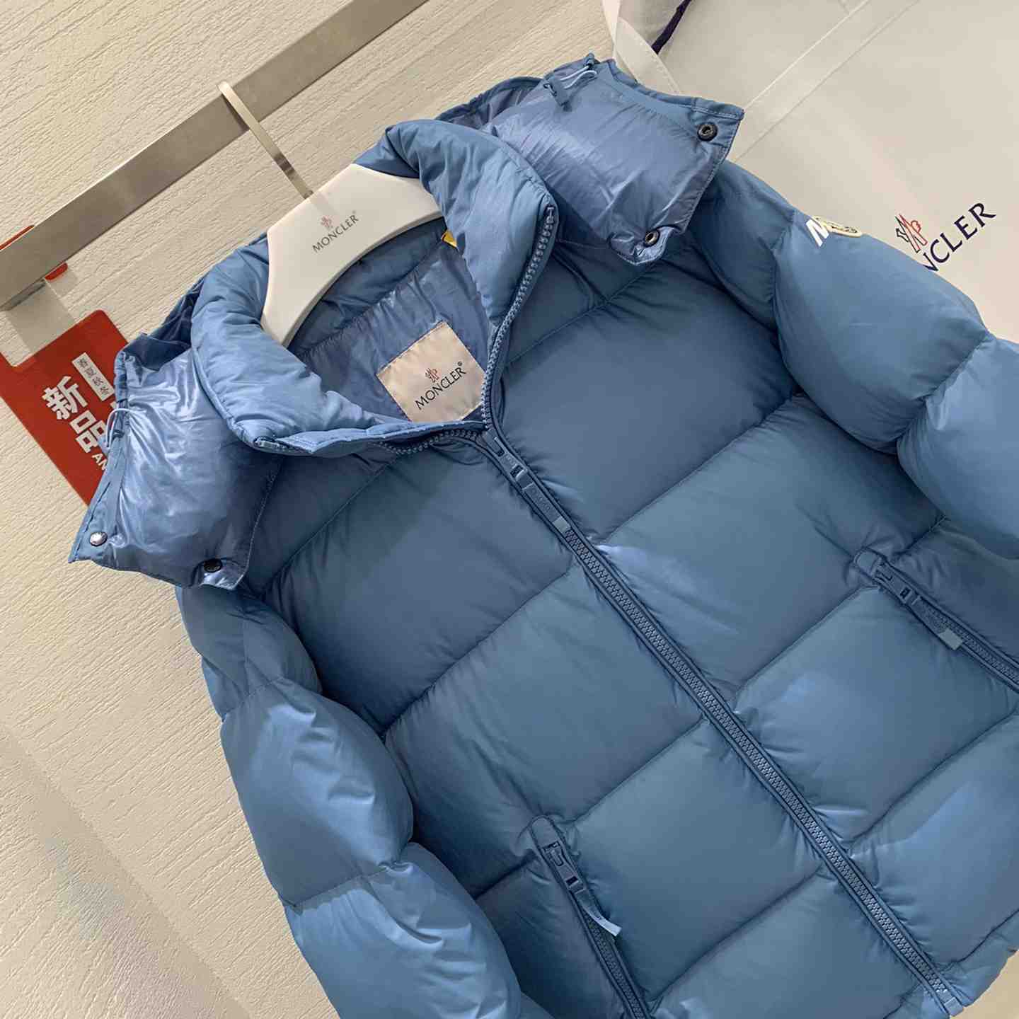Moncler Acanthus Short Down Jacket - FashionPlug