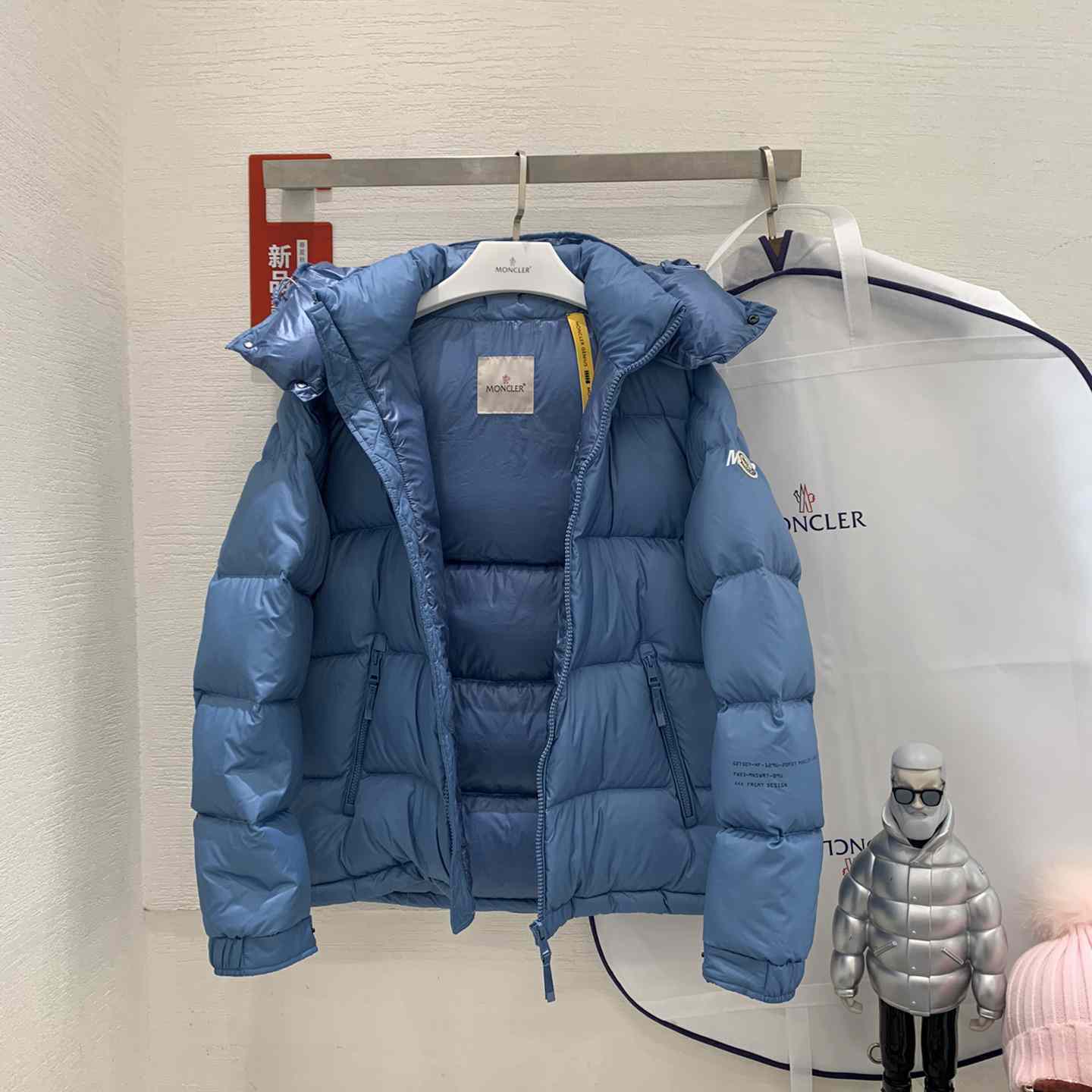 Moncler Acanthus Short Down Jacket - FashionPlug