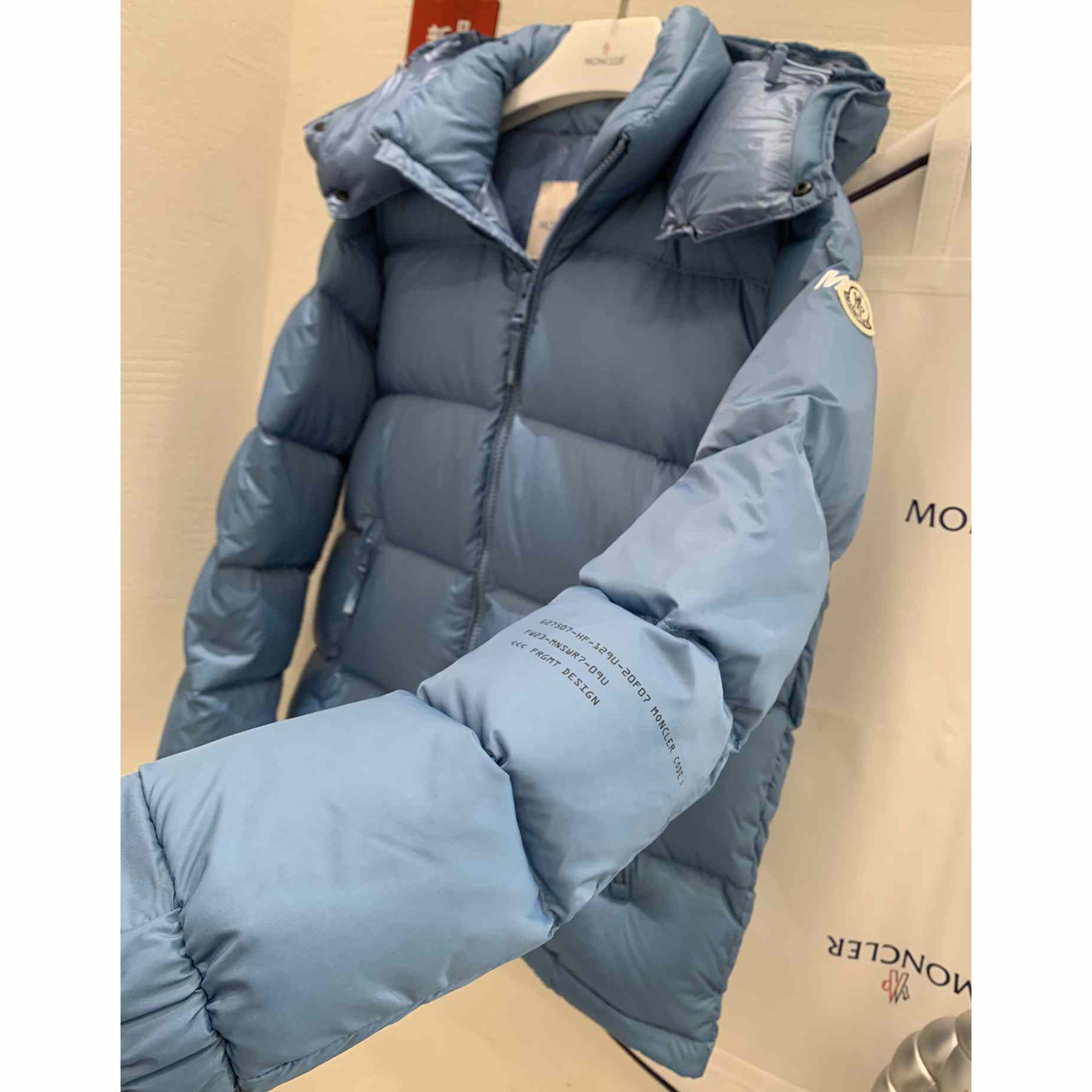 Moncler Acanthus Short Down Jacket - FashionPlug