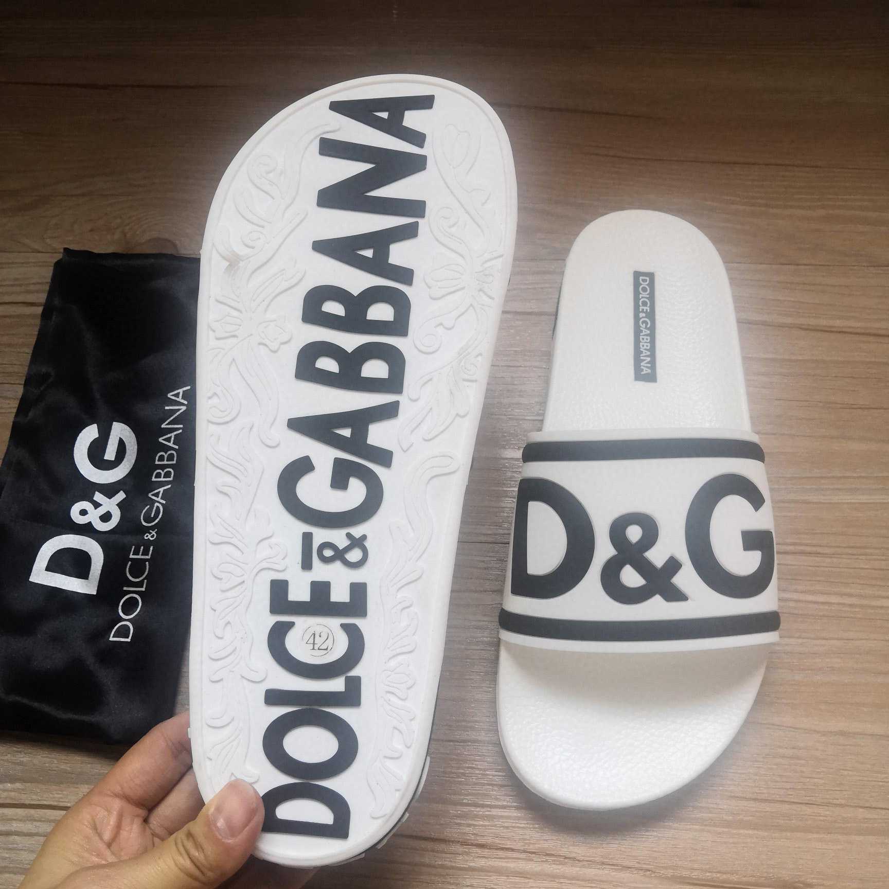 Dolce & Gabbana Logo Slides - FashionPlug