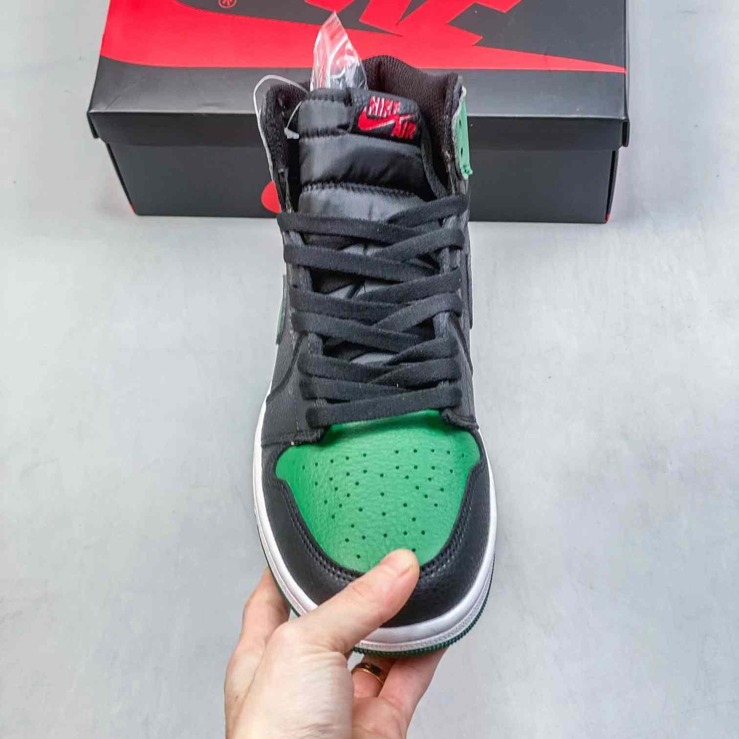 Air Jordan 1 Retro High OG Sneaker    8JYD031A31 - FashionPlug