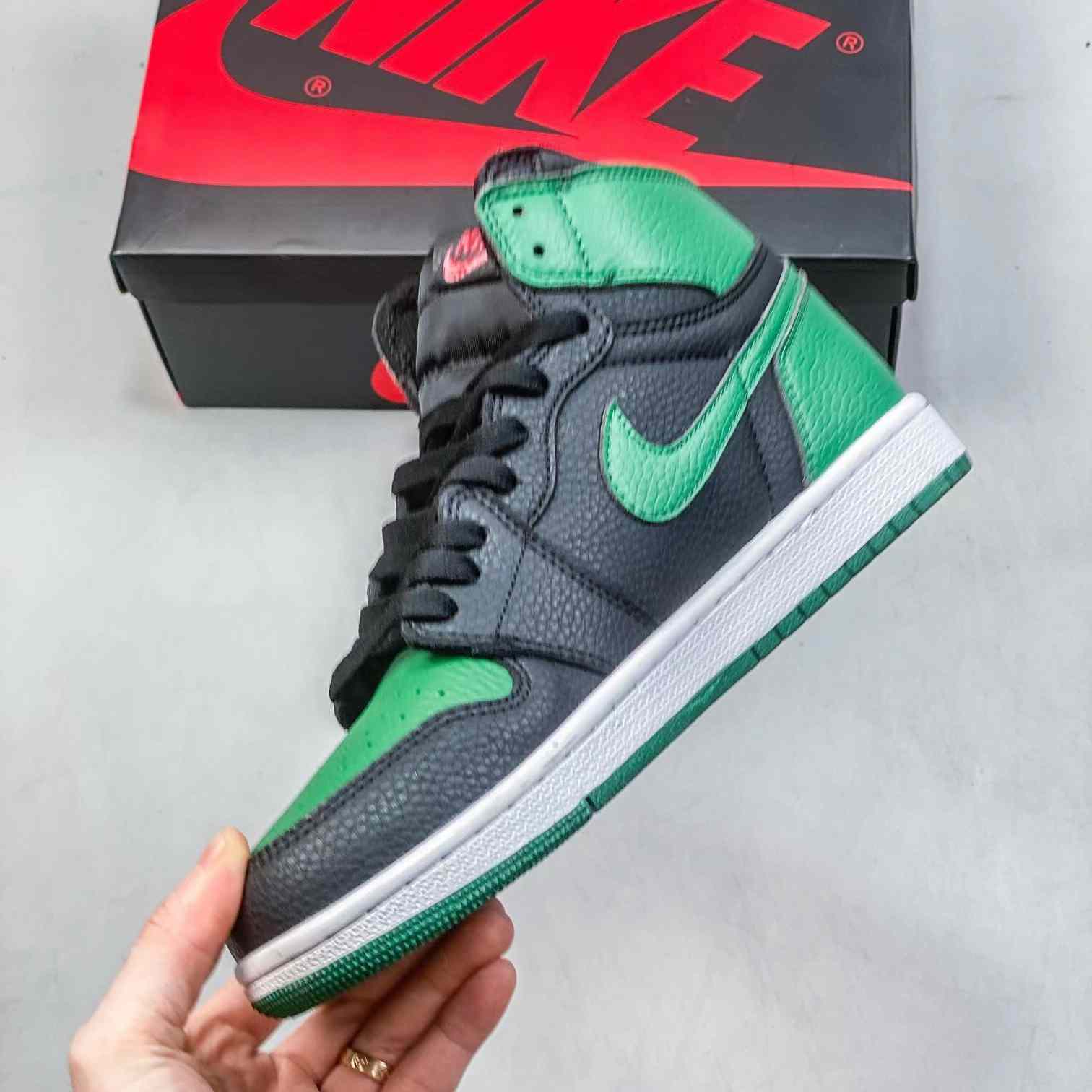Air Jordan 1 Retro High OG Sneaker    8JYD031A31 - FashionPlug