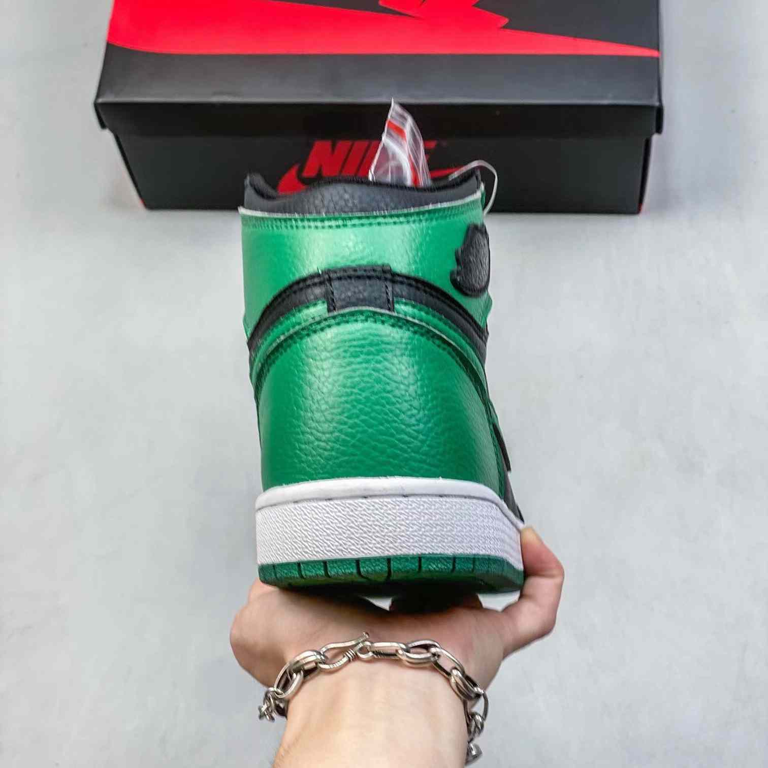 Air Jordan 1 Retro High OG Sneaker    8JYD031A31 - FashionPlug