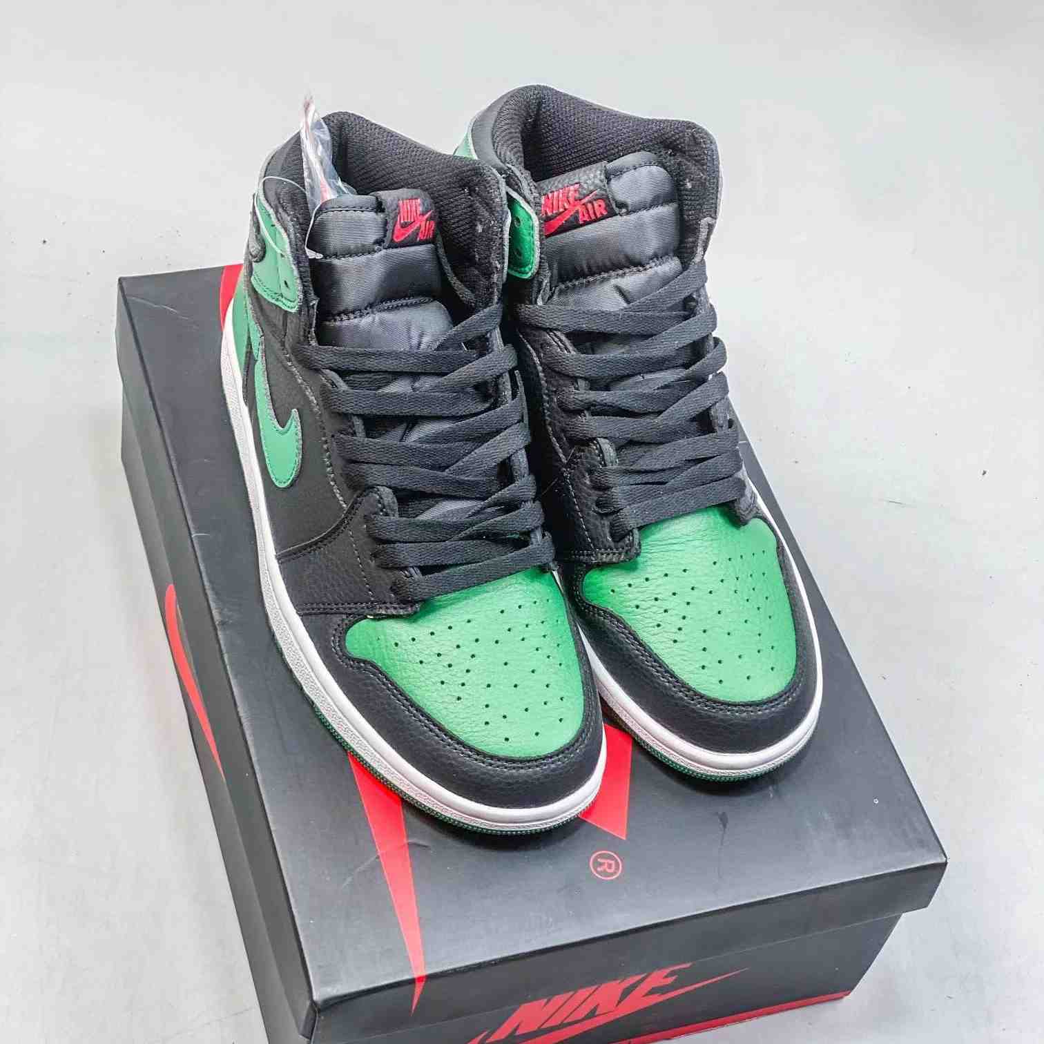 Air Jordan 1 Retro High OG Sneaker    8JYD031A31 - FashionPlug