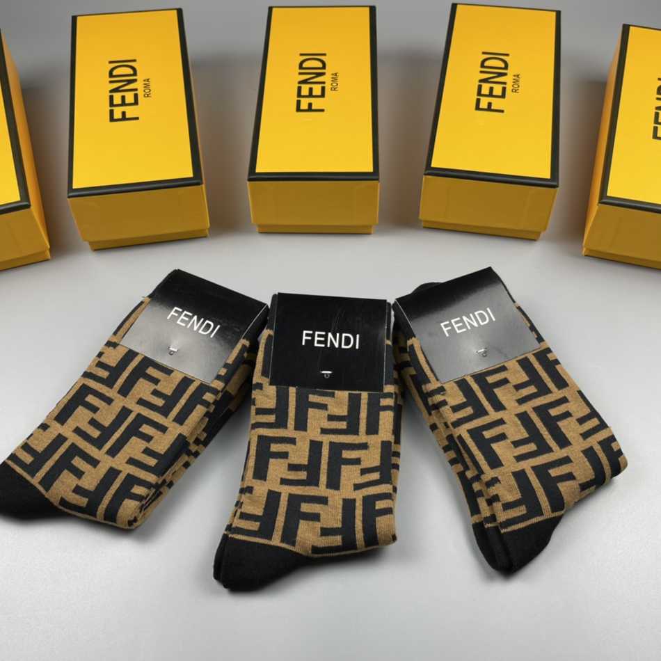 Fendi Socks /Box - FashionPlug
