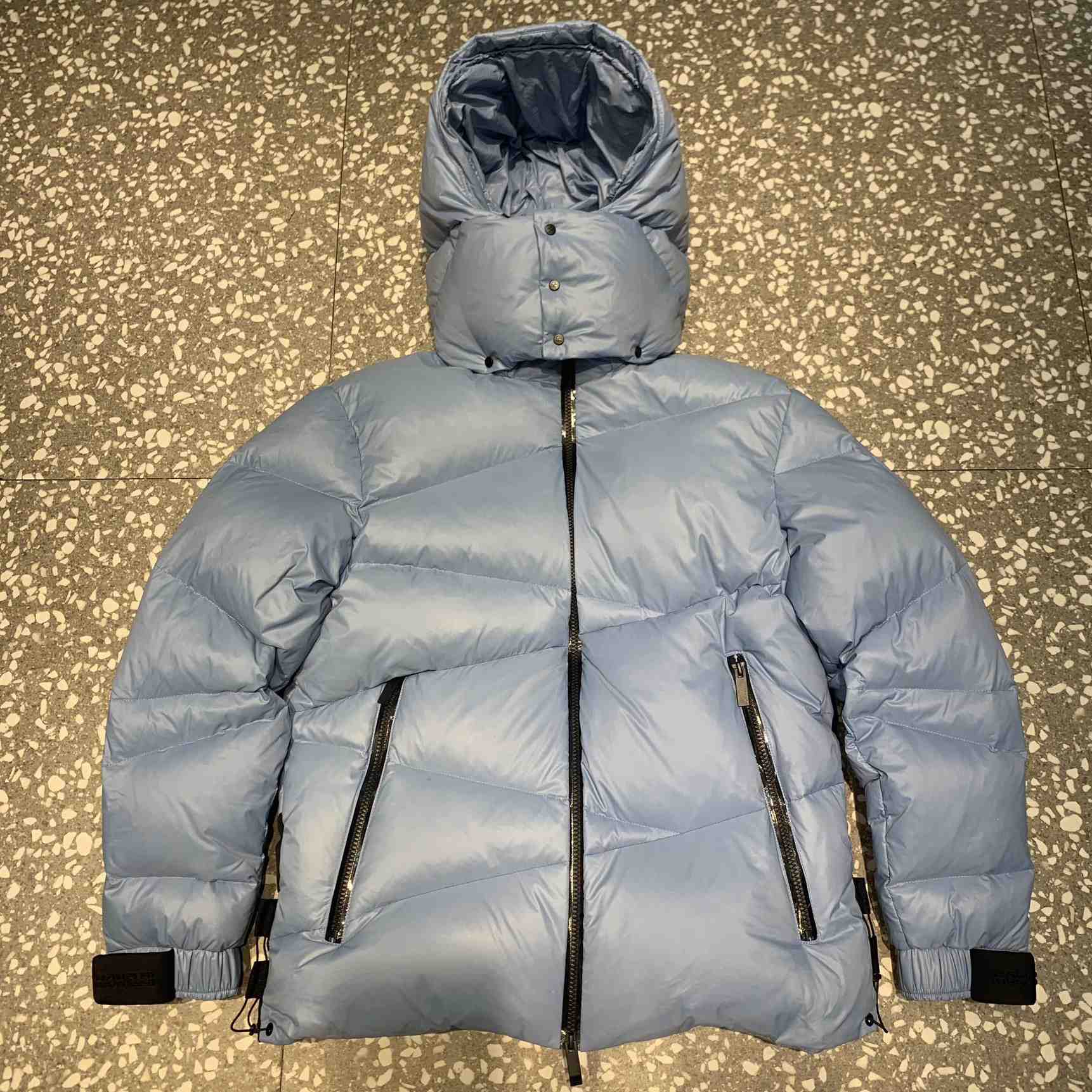 Moncler Yonne Short Down Jacket - FashionPlug