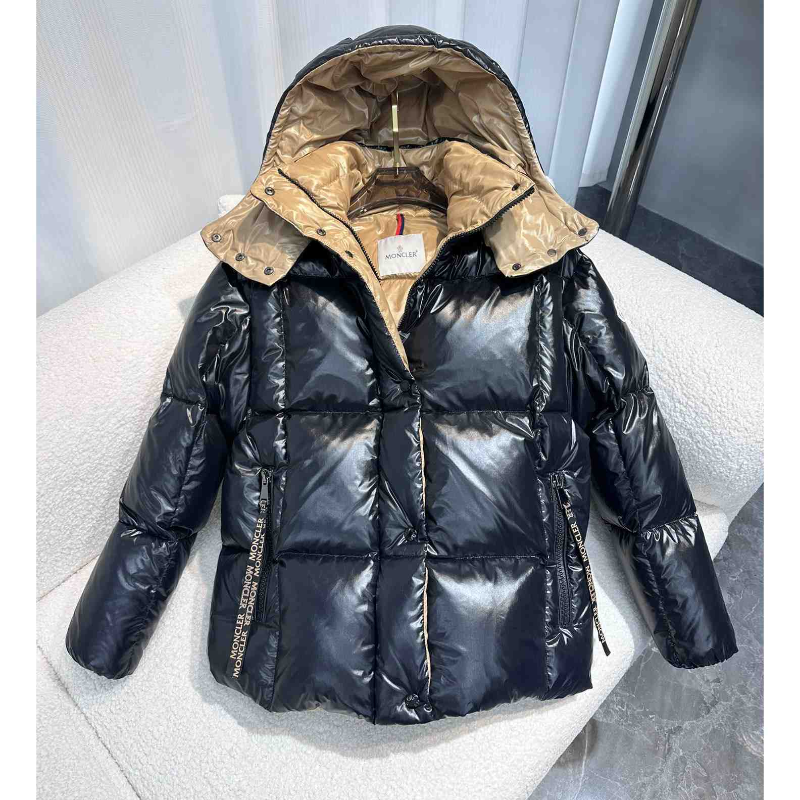 Moncler Parana Short Down Jacket - FashionPlug