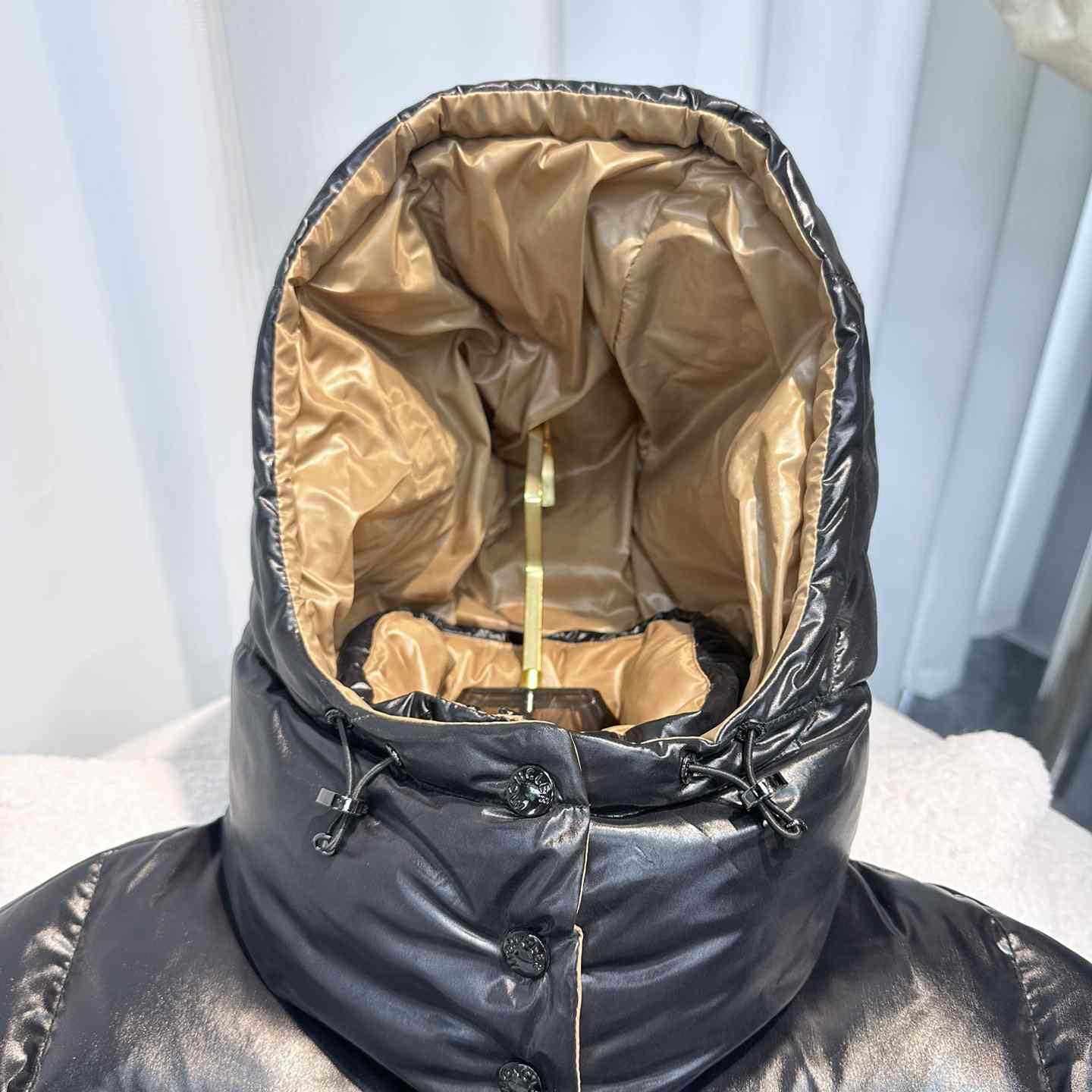 Moncler Parana Short Down Jacket - FashionPlug