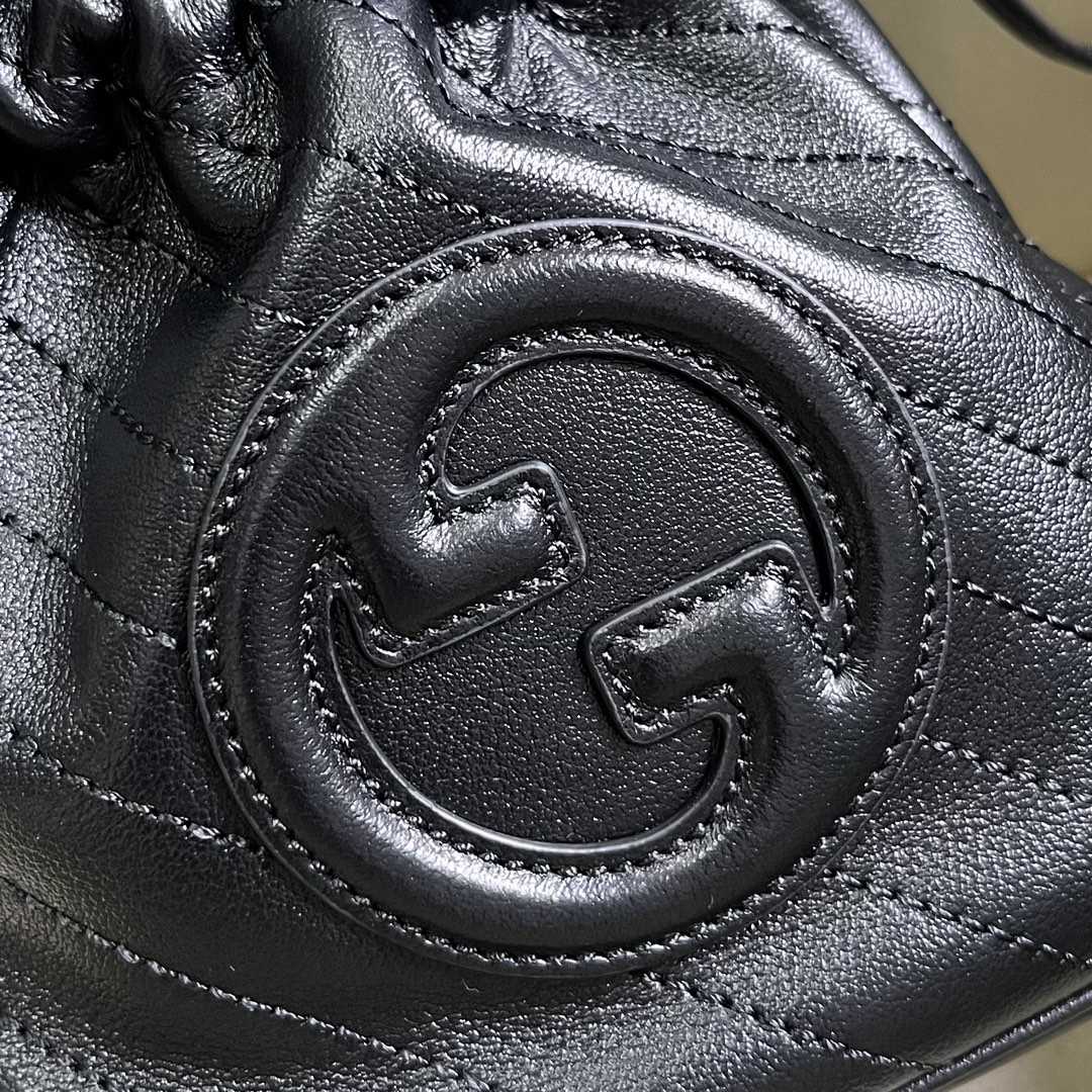 Gucci Blondie Mini Bucket Bag - FashionPlug