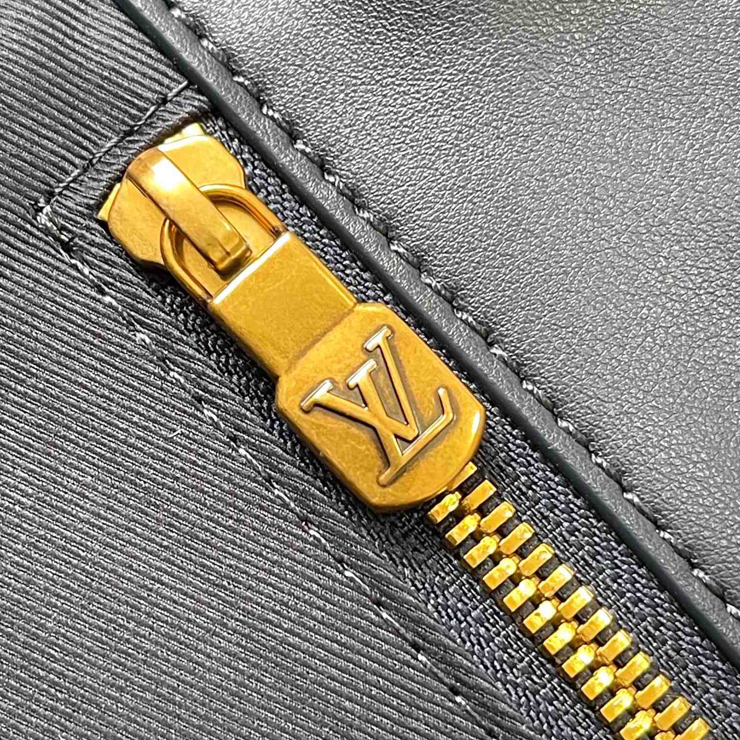 Louis Vuitton Sac Plat 24H (43 x 34 x 17.5cm)  M46812 - FashionPlug