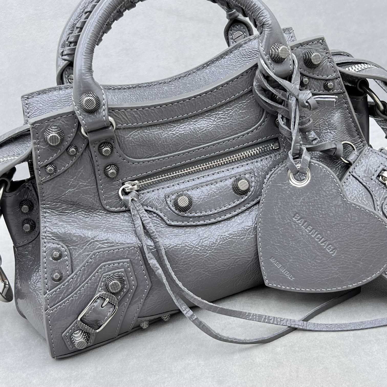 Balenciaga Neo Cagole Xs Shoulder Bag (26x13x18cm) - FashionPlug
