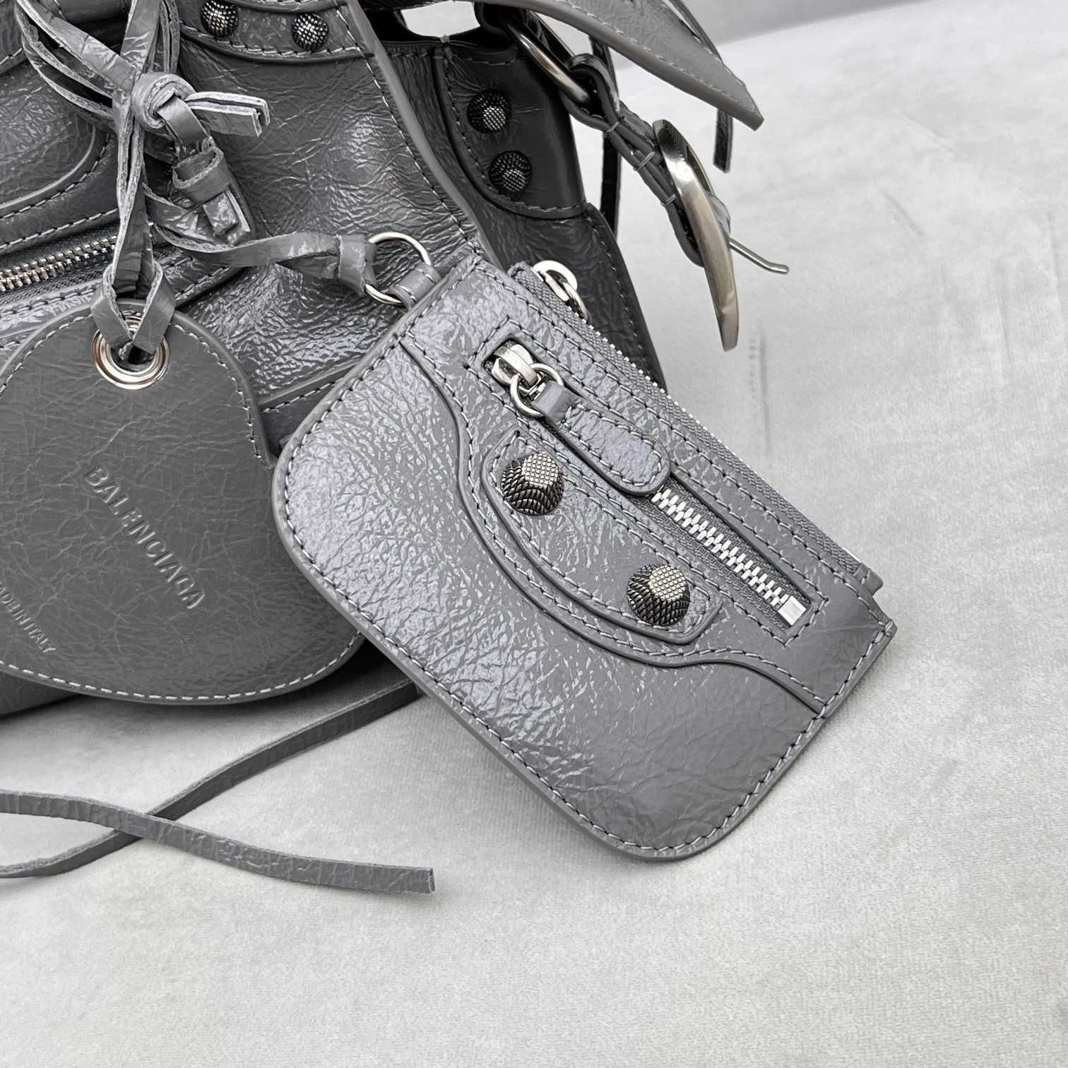 Balenciaga Neo Cagole Xs Shoulder Bag (26x13x18cm) - FashionPlug