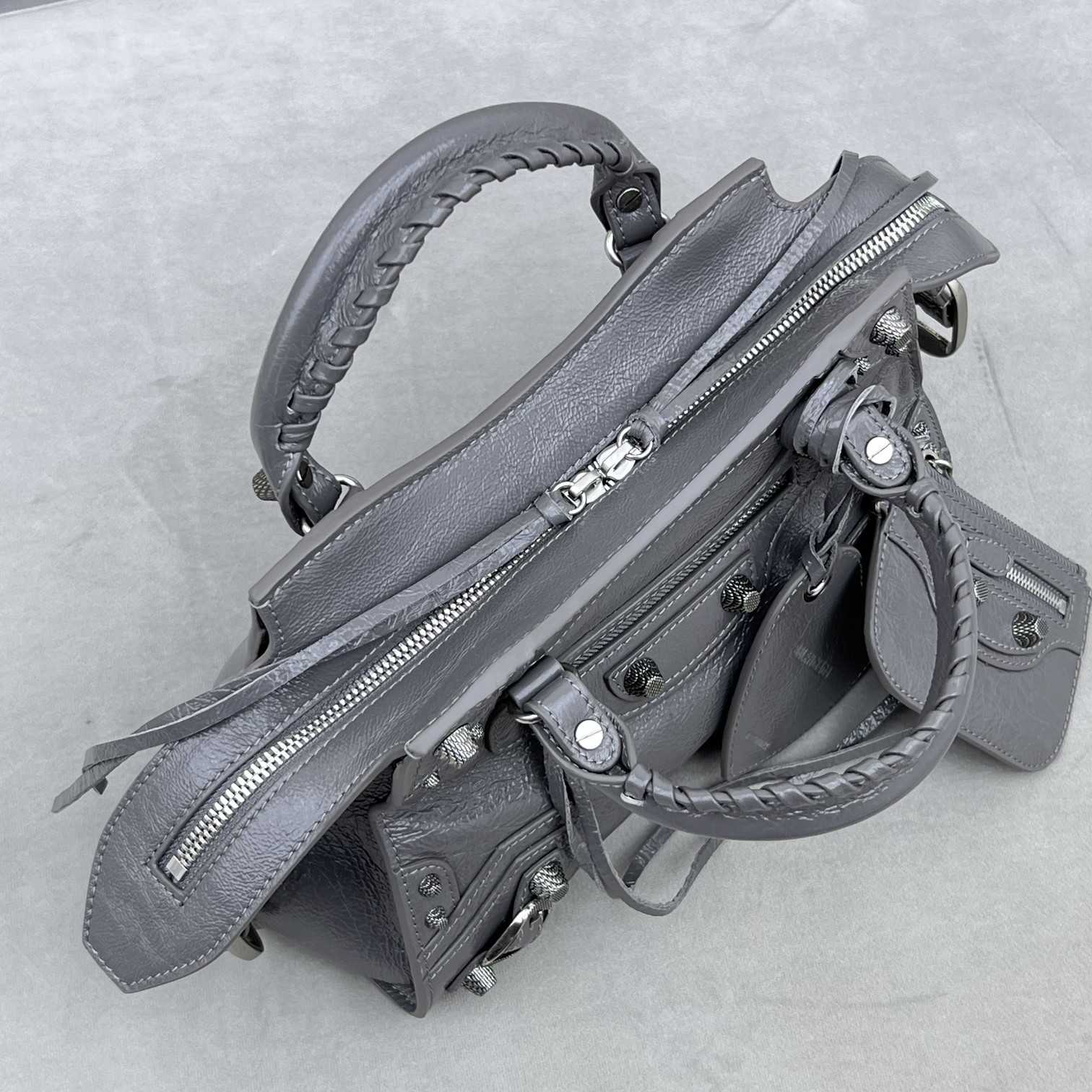 Balenciaga Neo Cagole Xs Shoulder Bag (26x13x18cm) - FashionPlug