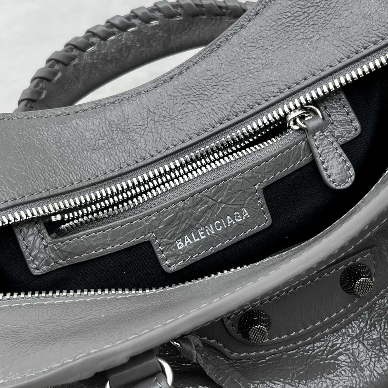 Balenciaga Neo Cagole Xs Shoulder Bag (26x13x18cm) - FashionPlug