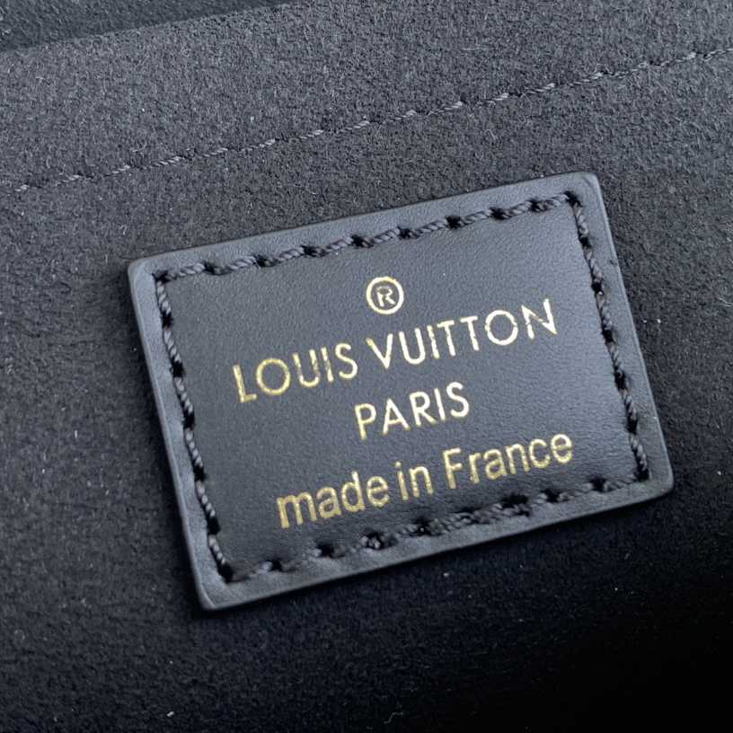 Louis Vuitton OnTheGo East West  (25-13-10 cm) M23640 - FashionPlug
