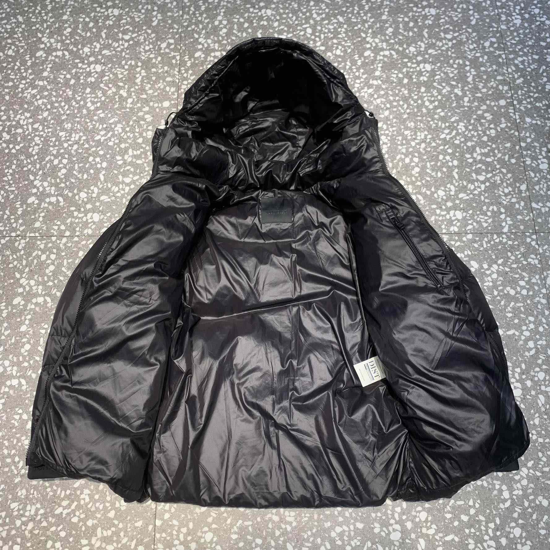 Moncler Yonne Short Down Jacket - FashionPlug