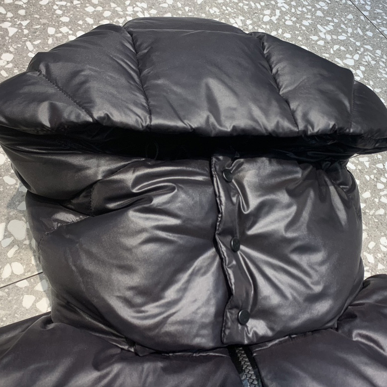 Moncler Yonne Short Down Jacket - FashionPlug