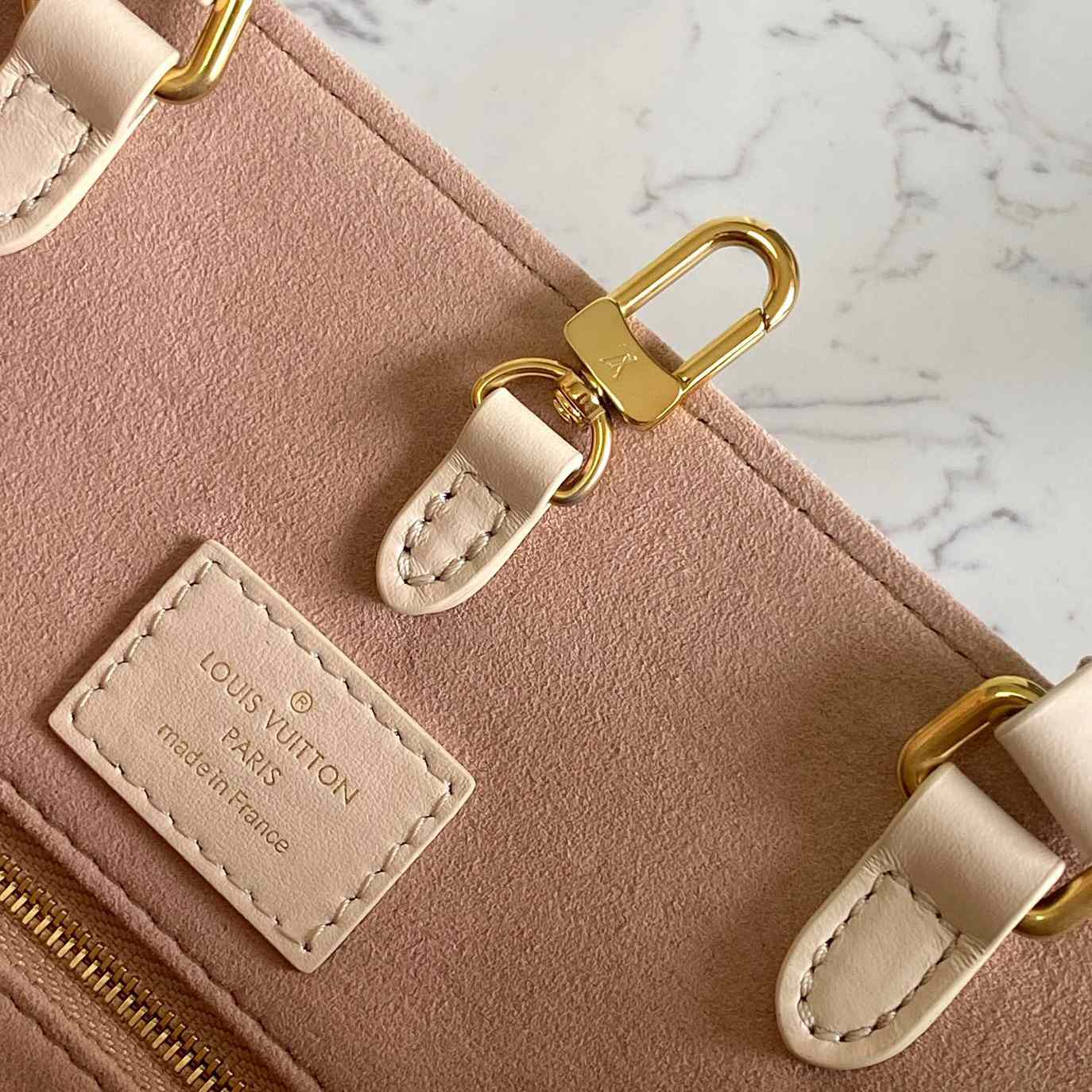 Louis Vuitton OnTheGo MM (35x27x14CM)  M21575 - FashionPlug