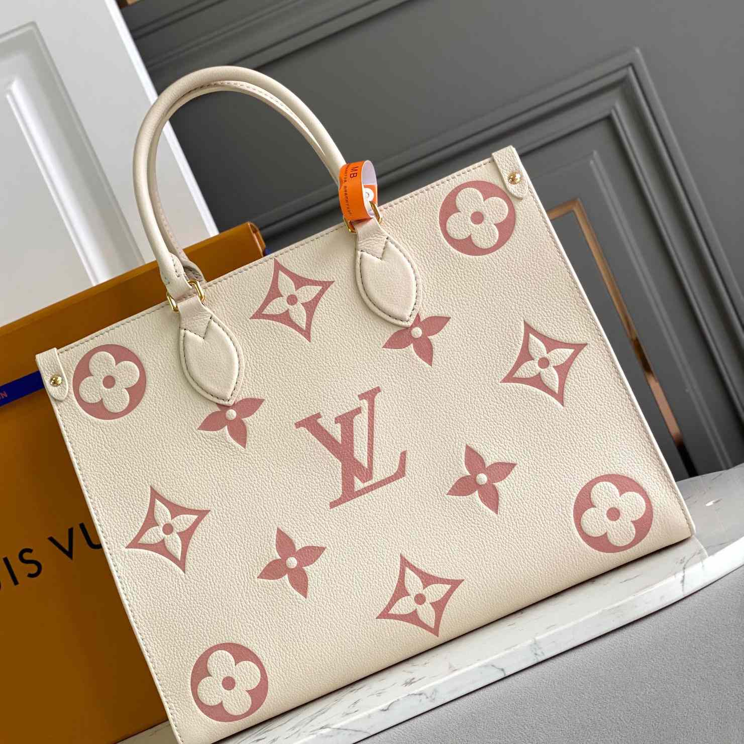 Louis Vuitton OnTheGo MM (35x27x14CM)  M21575 - FashionPlug