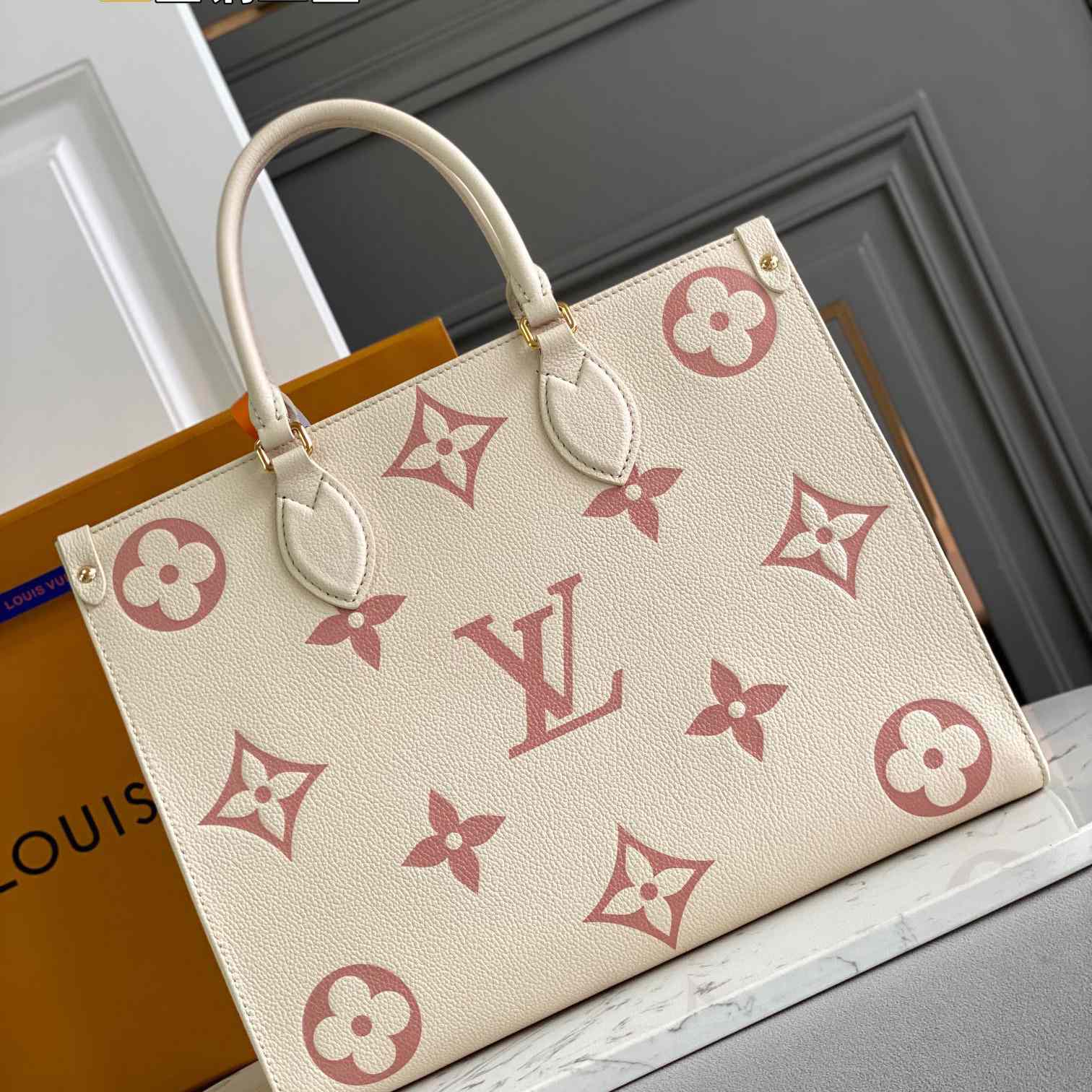 Louis Vuitton OnTheGo MM (35x27x14CM)  M21575 - FashionPlug