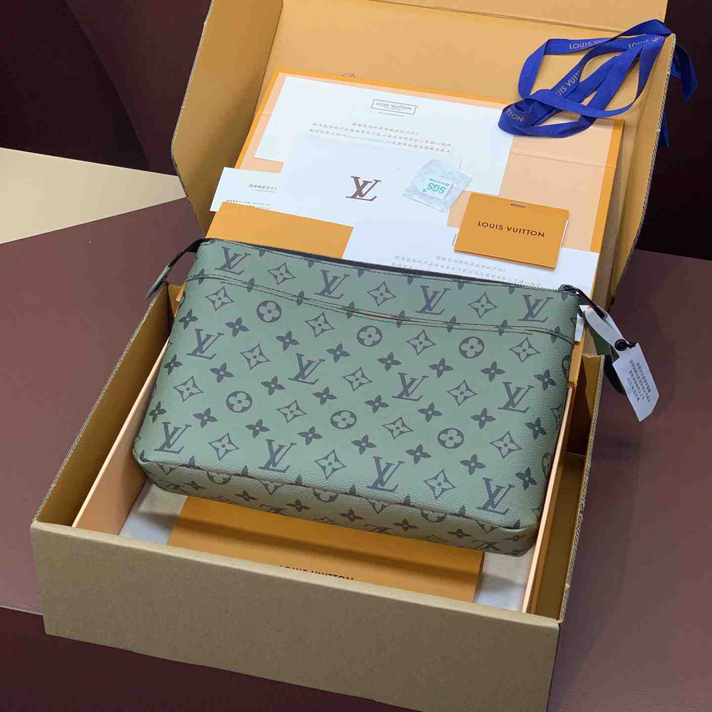 Louis Vuitton Pochette Voyage Souple (32 x 21 x 8cm)M82800 - FashionPlug