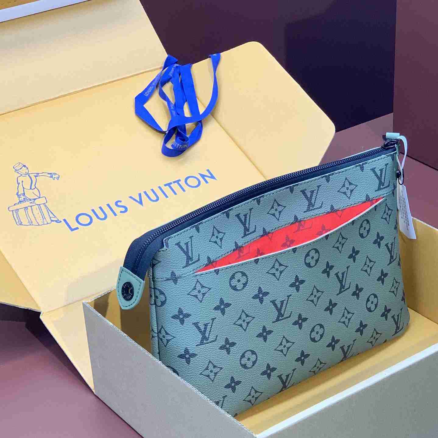 Louis Vuitton Pochette Voyage Souple (32 x 21 x 8cm)M82800 - FashionPlug