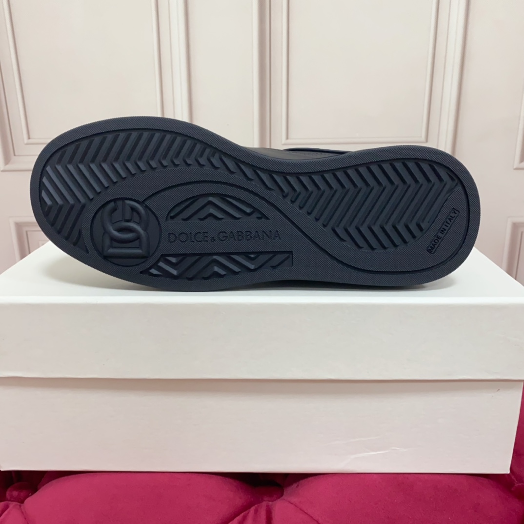 Dolce & Gabbana Black Roma Sneakers - FashionPlug