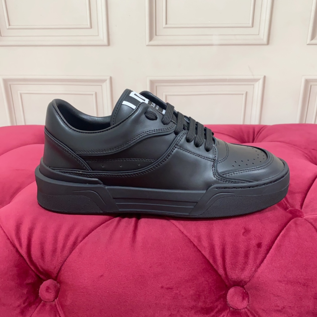 Dolce & Gabbana Black Roma Sneakers - FashionPlug