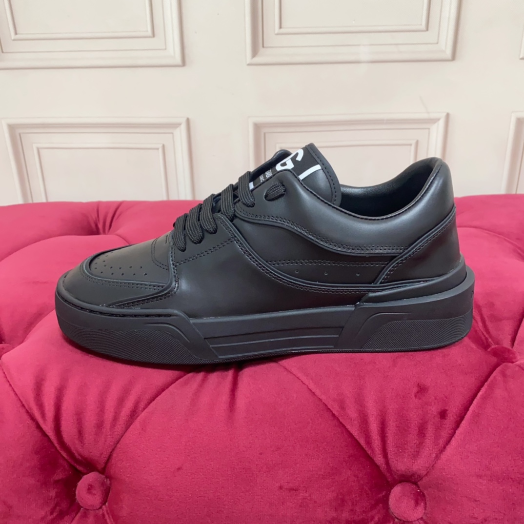 Dolce & Gabbana Black Roma Sneakers - FashionPlug