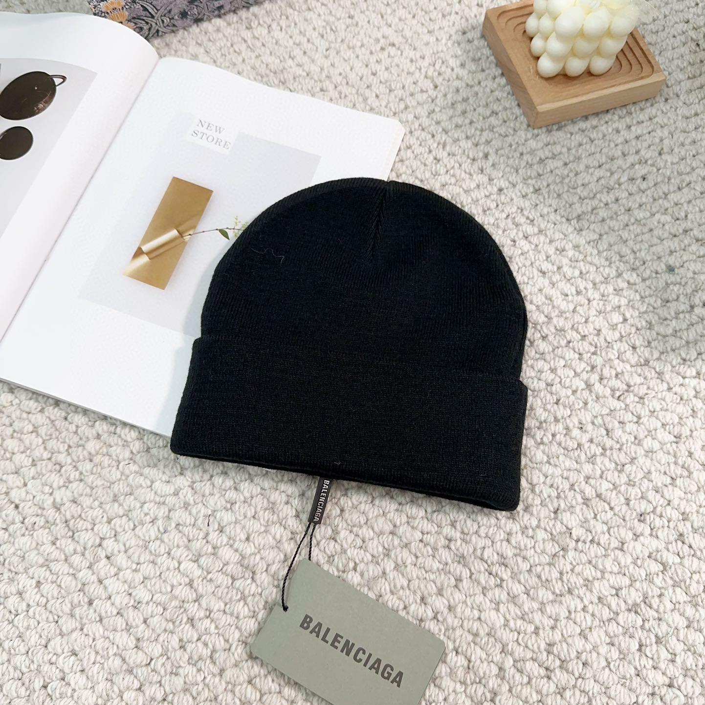 Balenciaga Sports Icon Beanie - FashionPlug