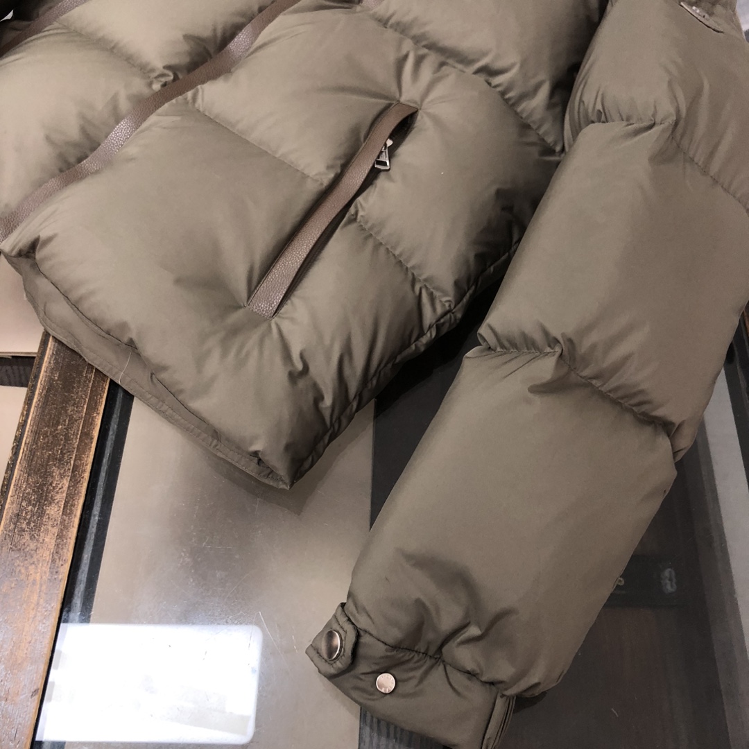 Moncler Besbre Short Down Jacket - FashionPlug