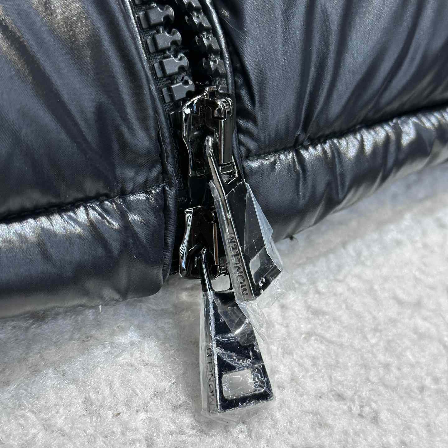 Moncler Maire Short Down Jacket - FashionPlug