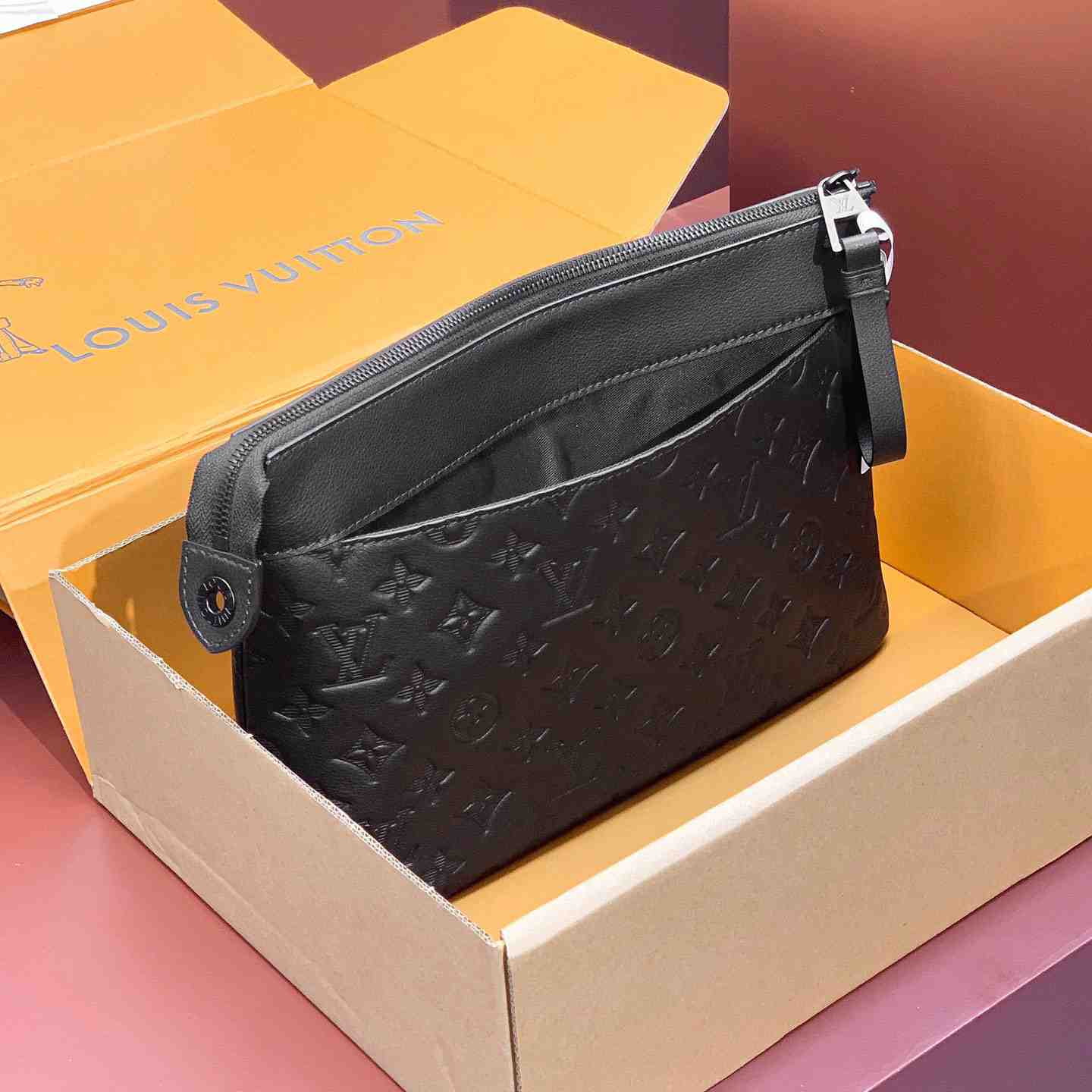 Louis Vuitton Pochette Voyage Souple (32 x 21 x 8cm)  M82545 - FashionPlug