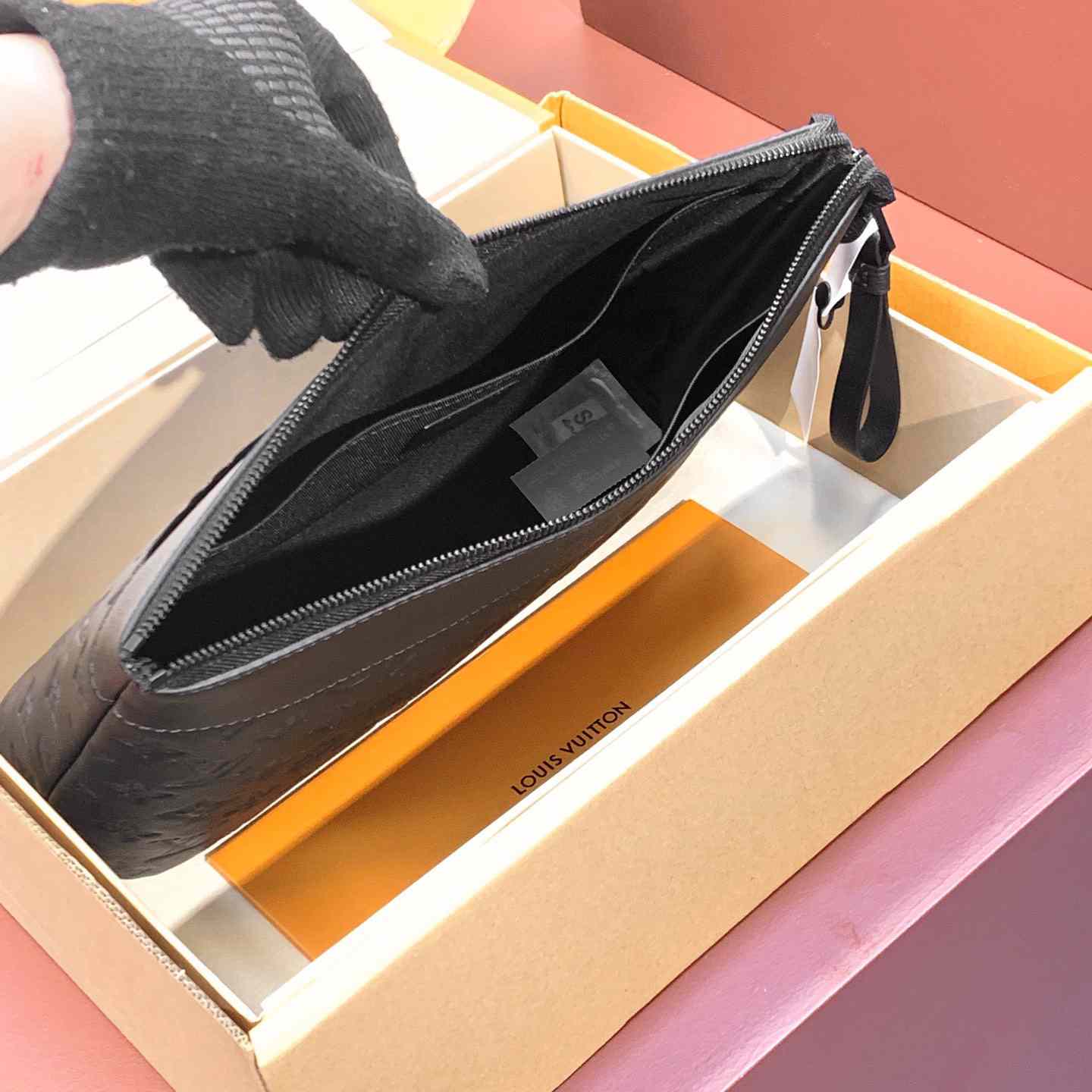 Louis Vuitton Pochette Voyage Souple (32 x 21 x 8cm)  M82545 - FashionPlug
