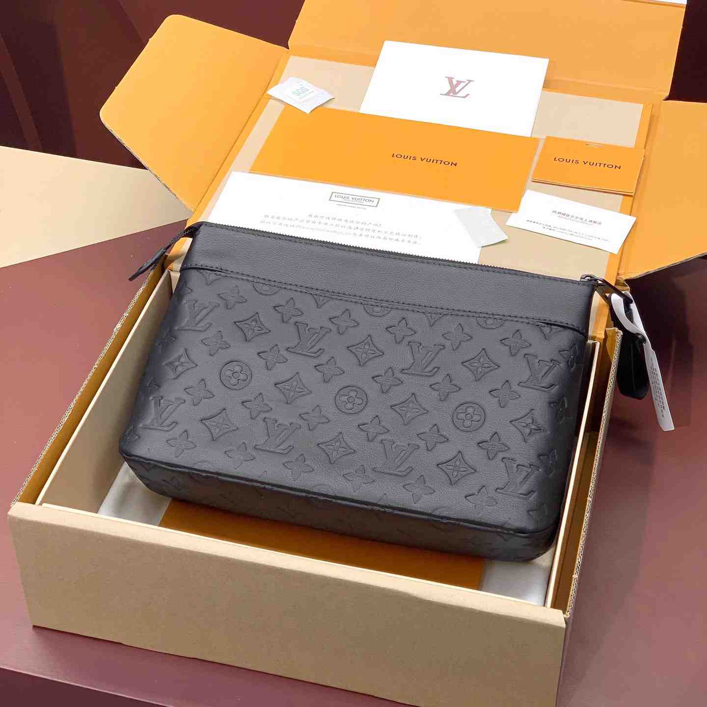 Louis Vuitton Pochette Voyage Souple (32 x 21 x 8cm)  M82545 - FashionPlug