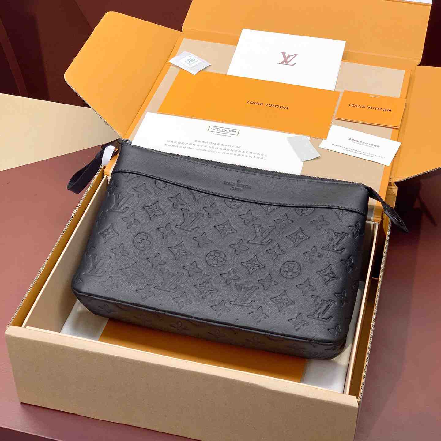 Louis Vuitton Pochette Voyage Souple (32 x 21 x 8cm)  M82545 - FashionPlug