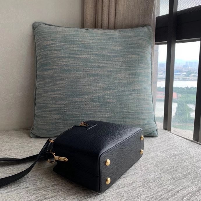 Louis Vuitton Capucines Mini (21-14-8cm)   M56071 - FashionPlug