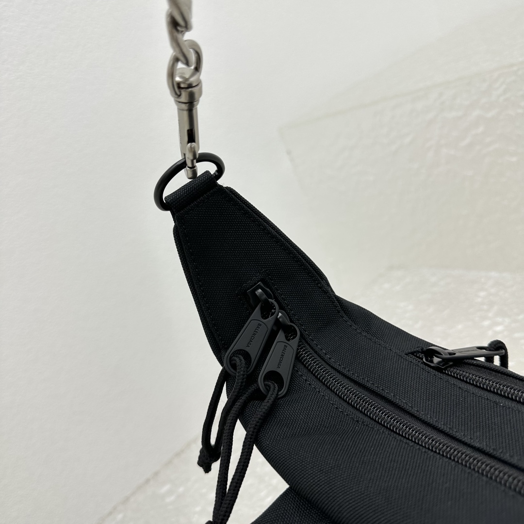 Balenciaga Raver Medium Bag With Chain In Black - FashionPlug