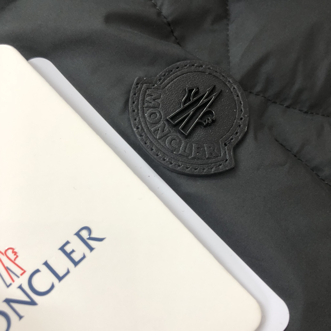 Moncler Besbre Short Down Jacket - FashionPlug