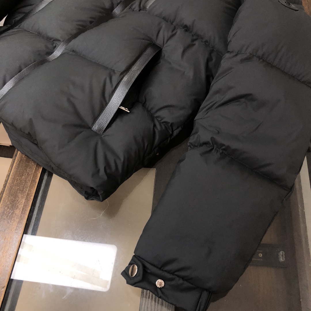 Moncler Besbre Short Down Jacket - FashionPlug