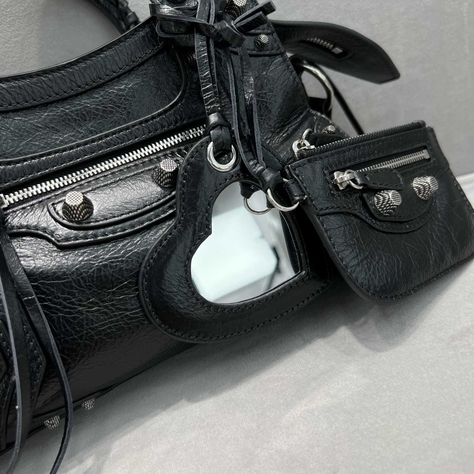 Balenciaga Neo Cagole Xs Shoulder Bag (26x13x18cm) - FashionPlug