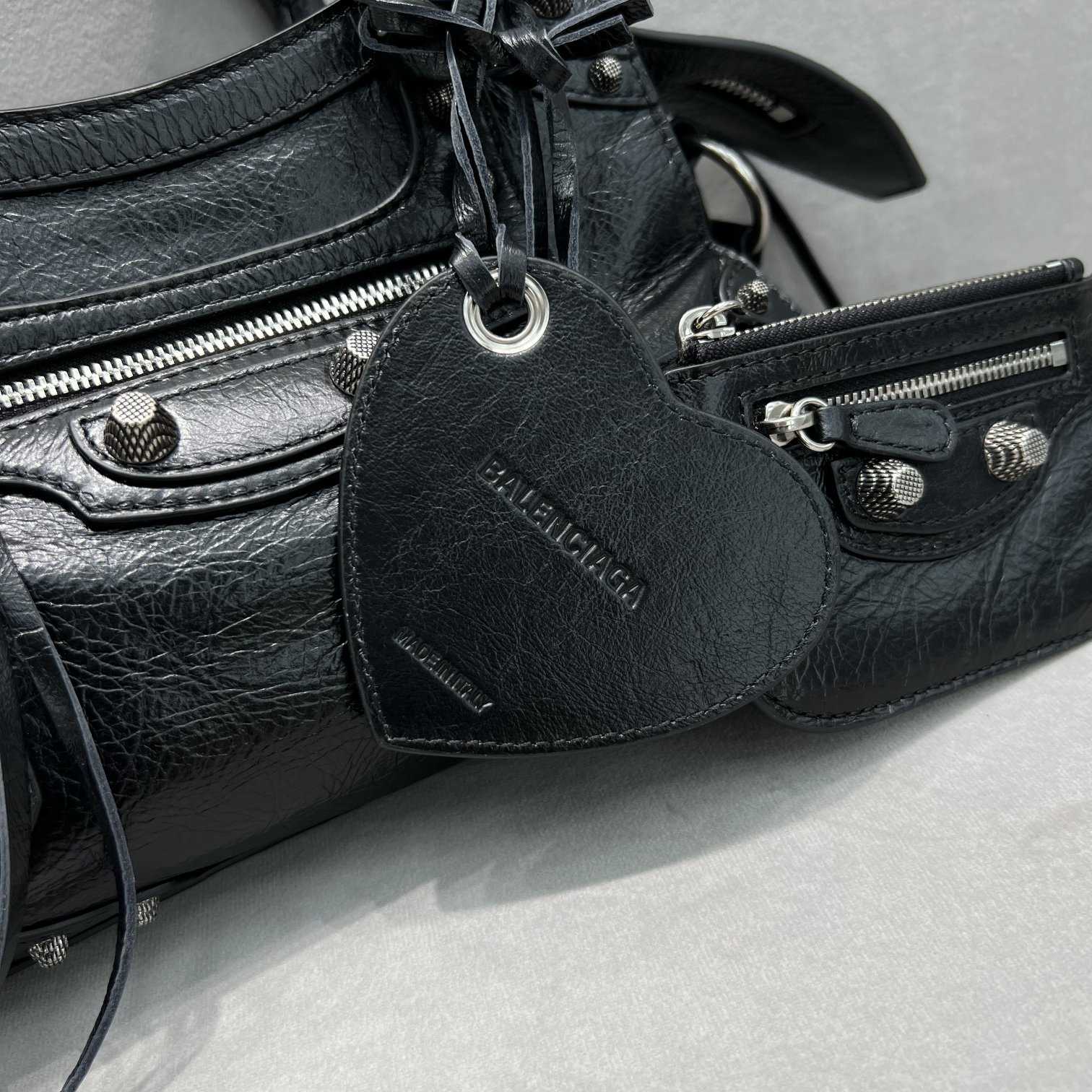 Balenciaga Neo Cagole Xs Shoulder Bag (26x13x18cm) - FashionPlug