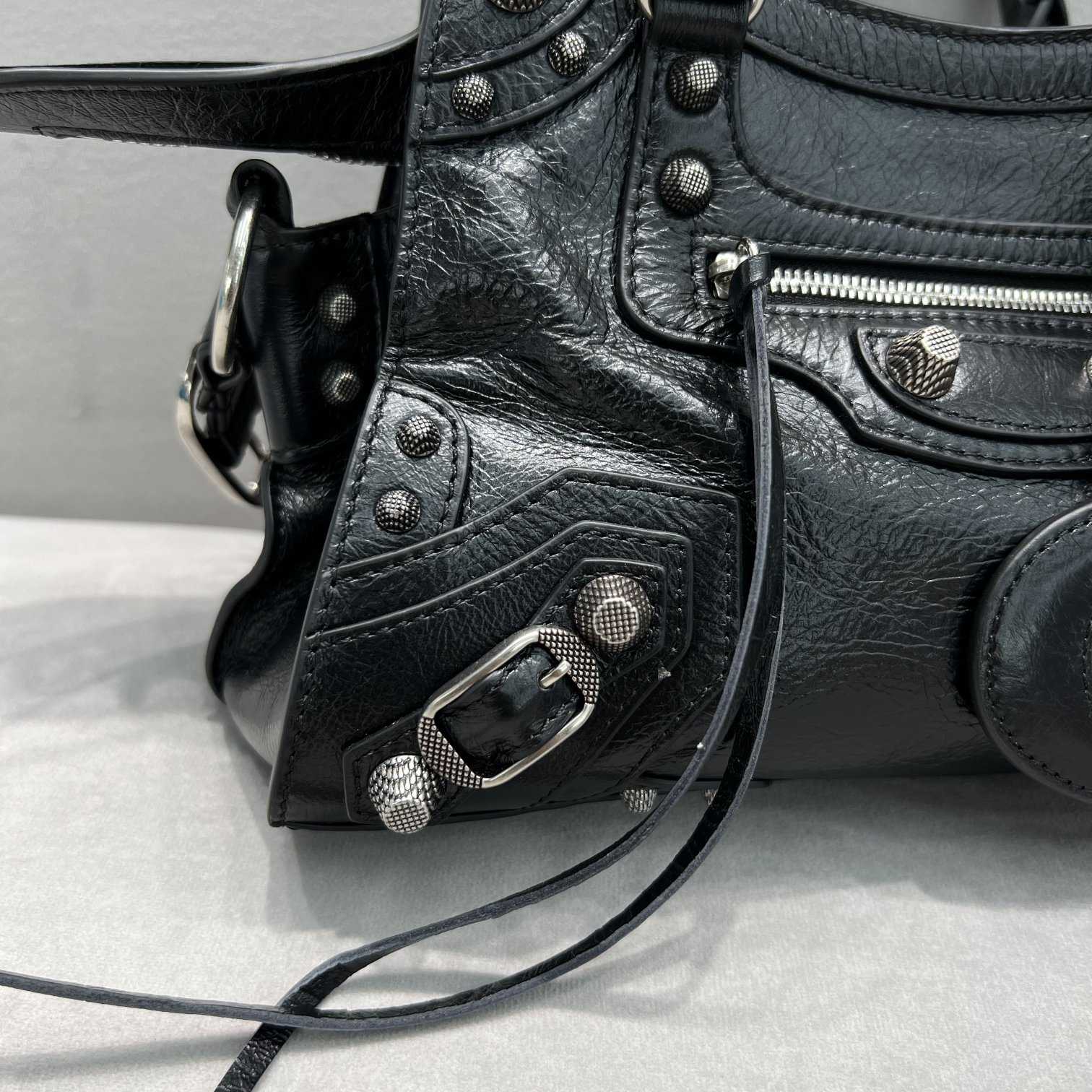 Balenciaga Neo Cagole Xs Shoulder Bag (26x13x18cm) - FashionPlug