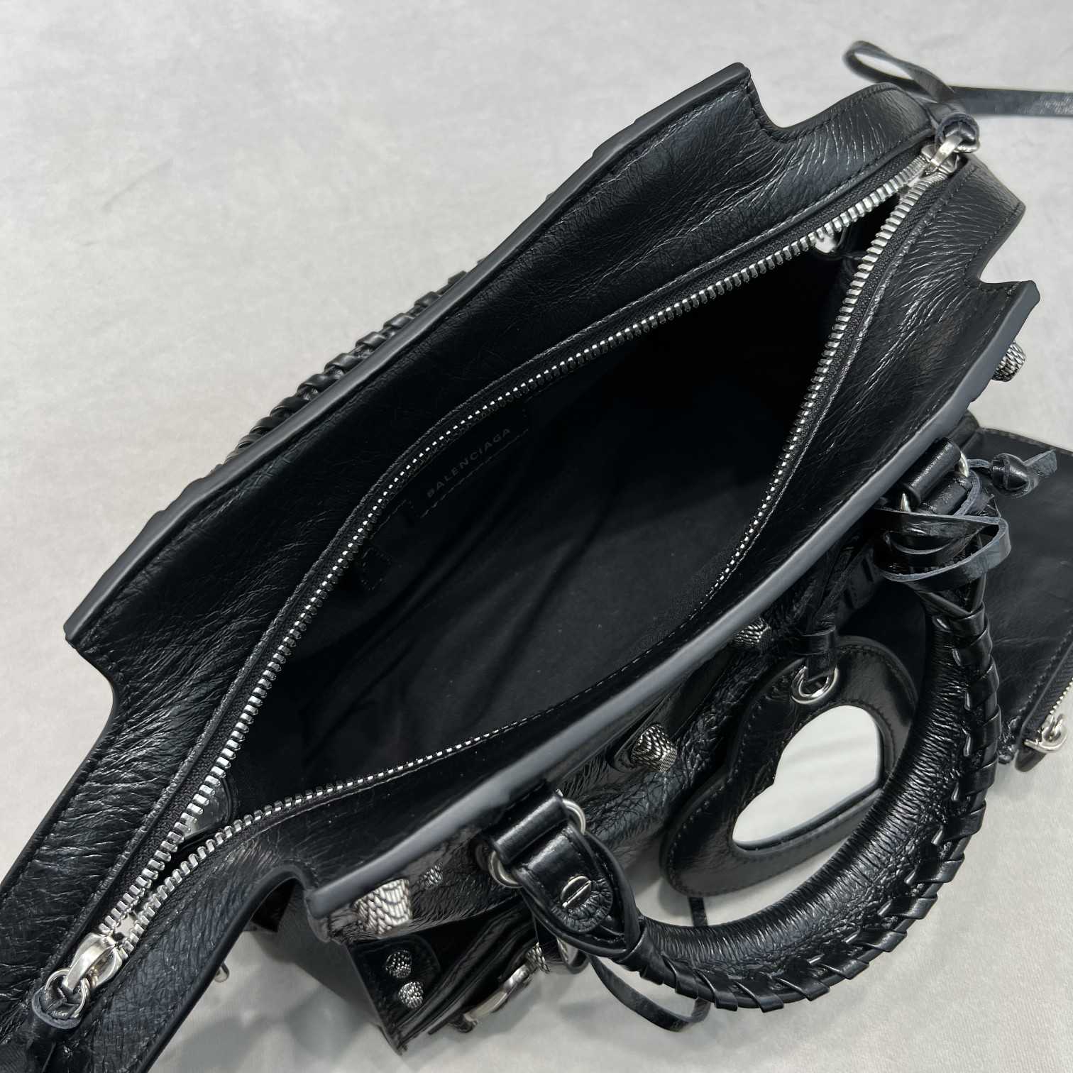 Balenciaga Neo Cagole Xs Shoulder Bag (26x13x18cm) - FashionPlug